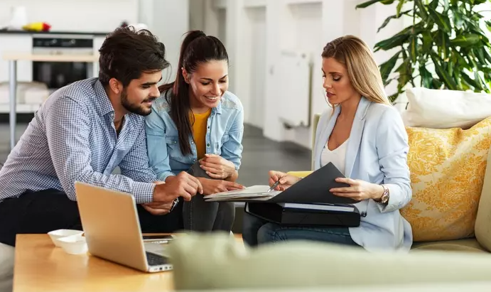 couple discussing with estate agency